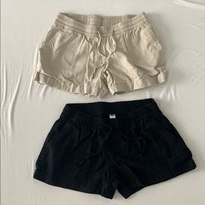 Set of two linen shorts!